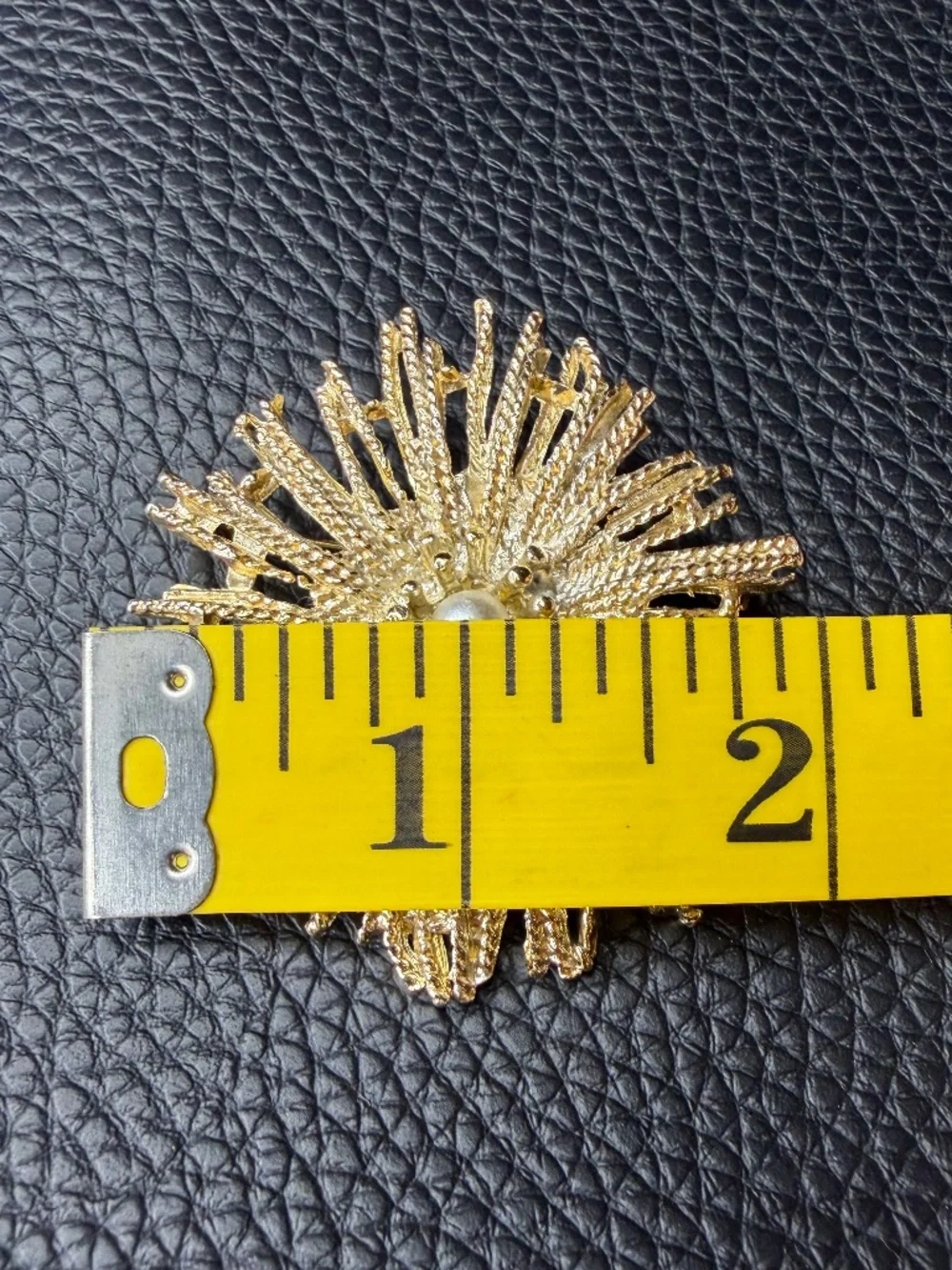 Vintage Gold Tone Starburst Brooch Pin w/Faux Pearl 2